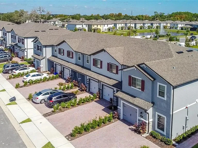 310 Cedar Bark Ln — Photo 32