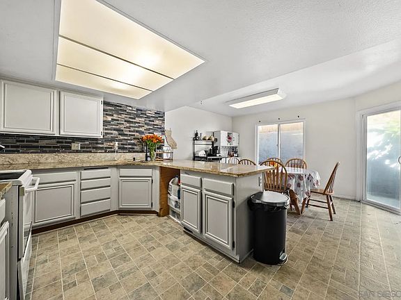 4th image of 320 Rolling Hills Ln