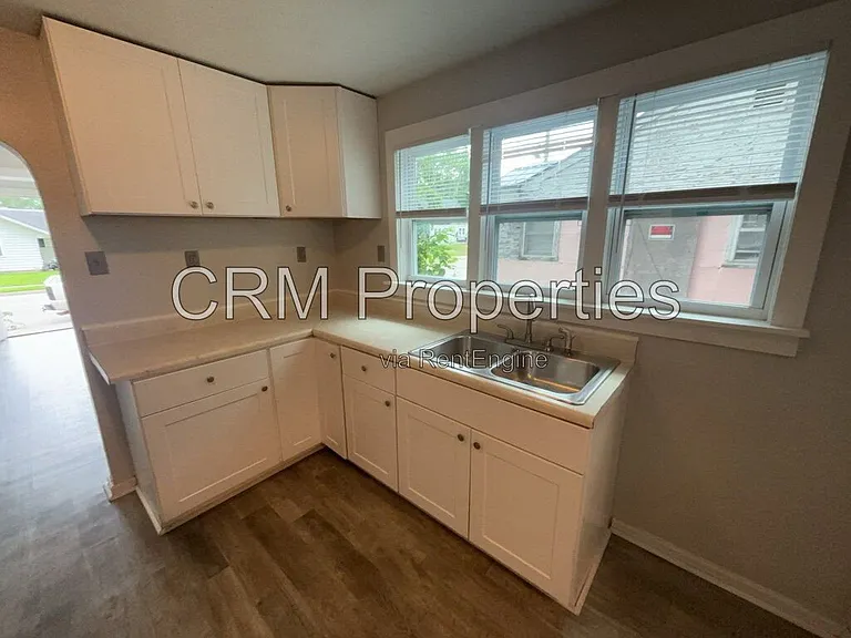 714 E Vaile Ave — Photo 12