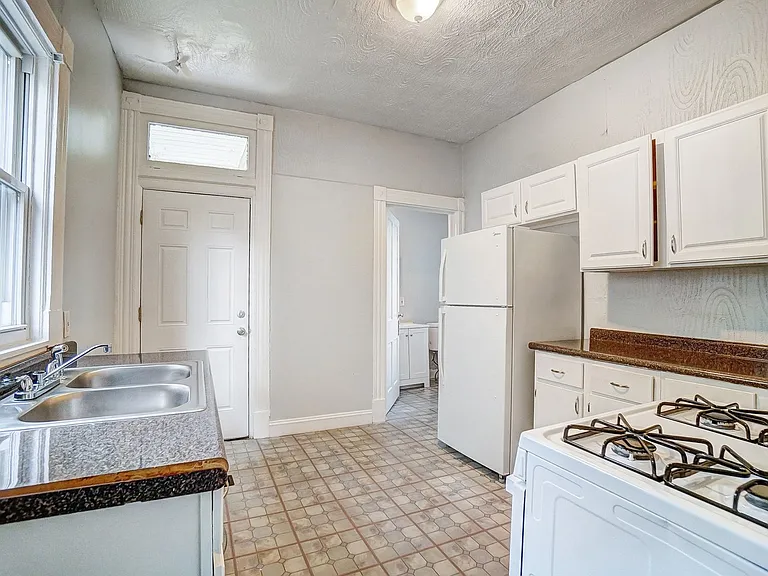 870 Rockdale Ave — Photo 18