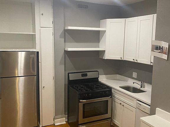 2nd image of 435 W Melrose St #3A