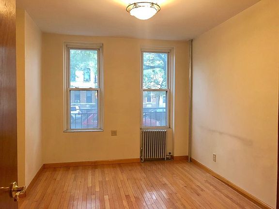 4th image of 4605 30th Ave APT 1R