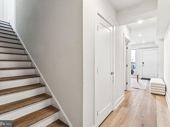 4th image of 3205 N 35th St #10