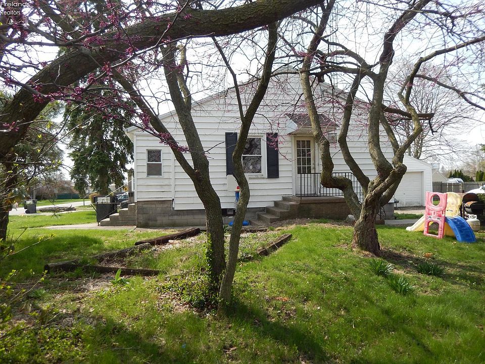 2nd image of 1805 Sycamore Line