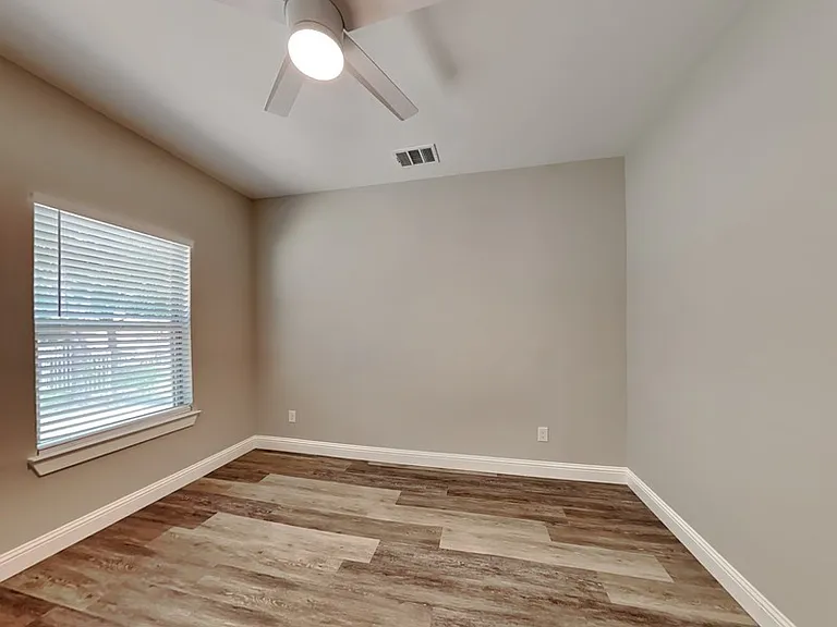 2512 Sharon St — Photo 11