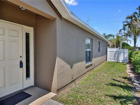 4th image of 8040 Carriage Pointe Dr