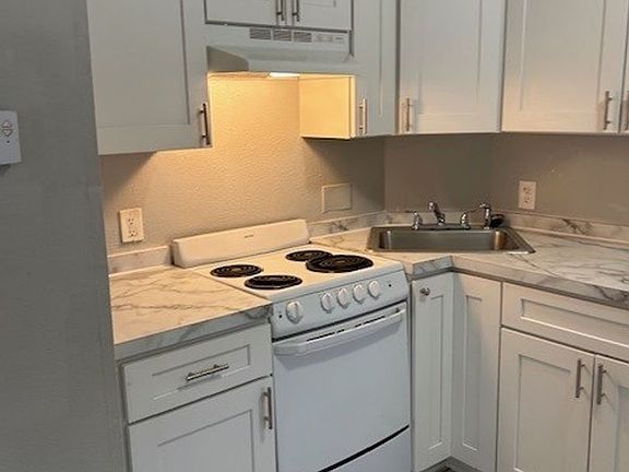 4th image of 139 Cottage Ave #2