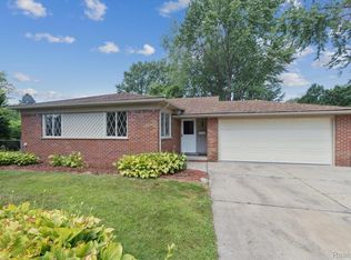 11261 Alwardt Dr, Sterling Heights, MI 48313