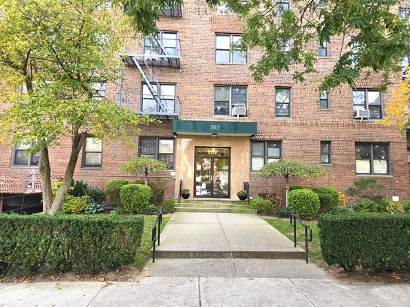 202 Seeley Street image 19 of 25