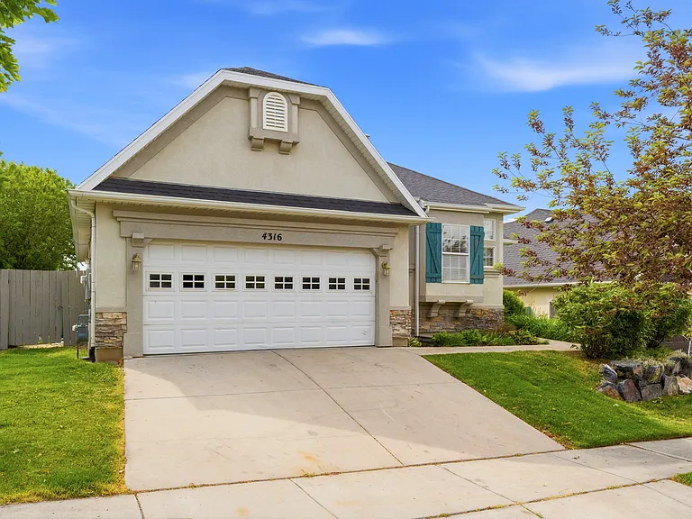 4316 N Chestnut Oak Dr — Photo 1