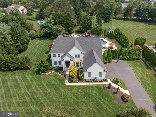 25 Sunflower Cir, Lumberton, NJ 08048