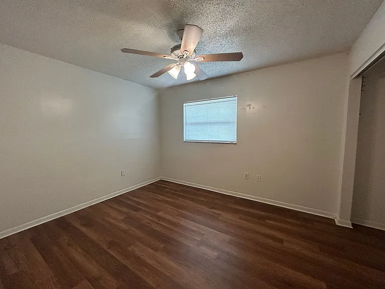 1110 N Brunnell Pkwy — Photo 6