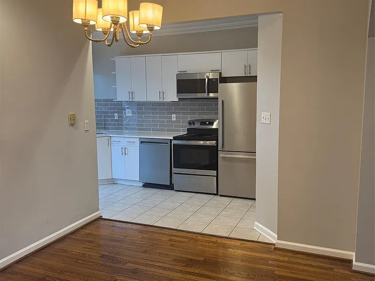 4007 Bute St #4 — Photo 4