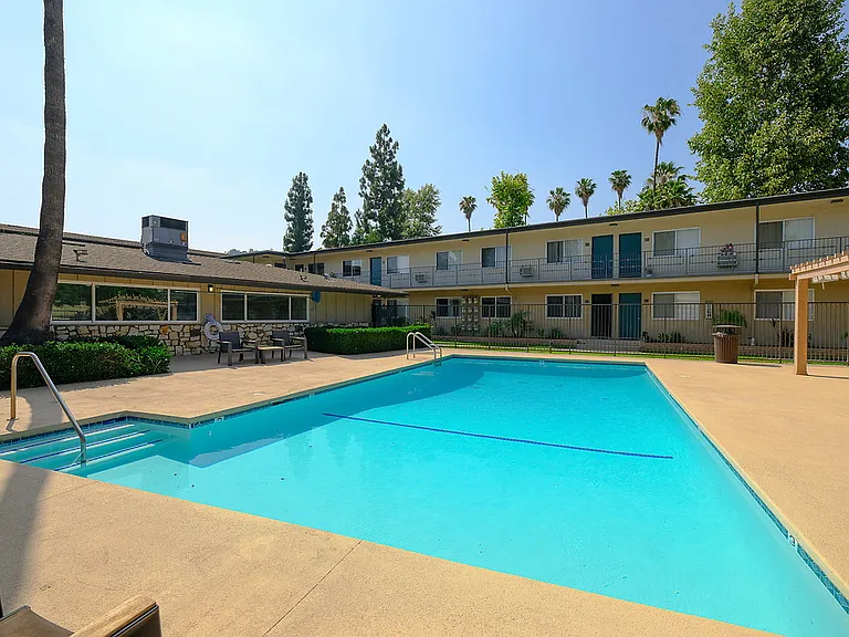 Walnut Heights — Photo 1