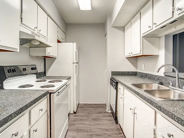 Standard Kitchen