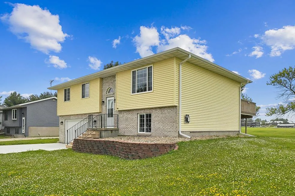 3 bed, 1282 sqft, $2,500 — Photo 2