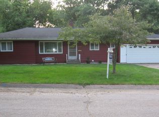 2533 Surrey Rd, Burlington, IA 52601