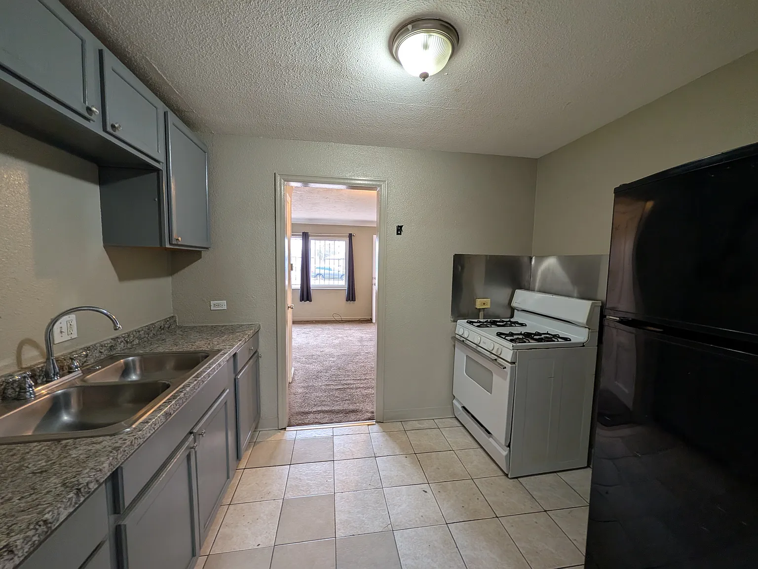 Spacious Two Bedroom Close to Central Park, Lowry & Public Transport at East Colfax Sub — Photo 3