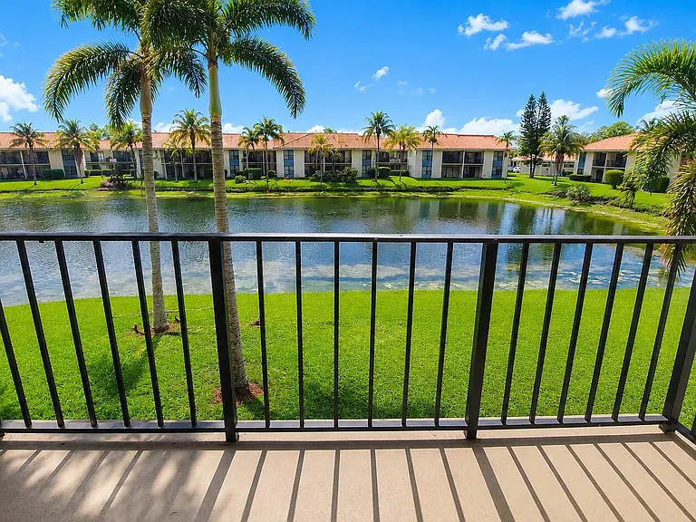 1463 Lake Crystal Dr #G — Photo 3