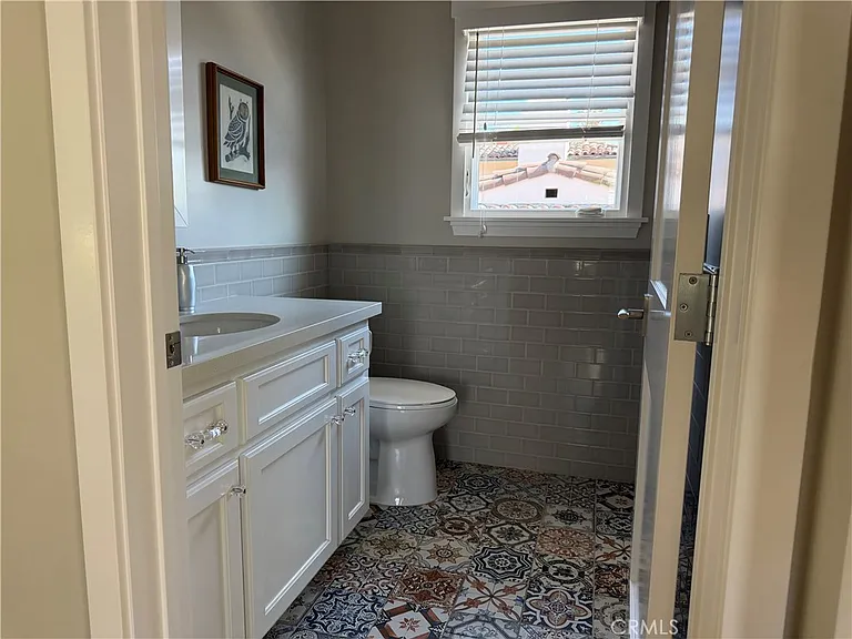 305 W Kenneth Rd — Photo 12