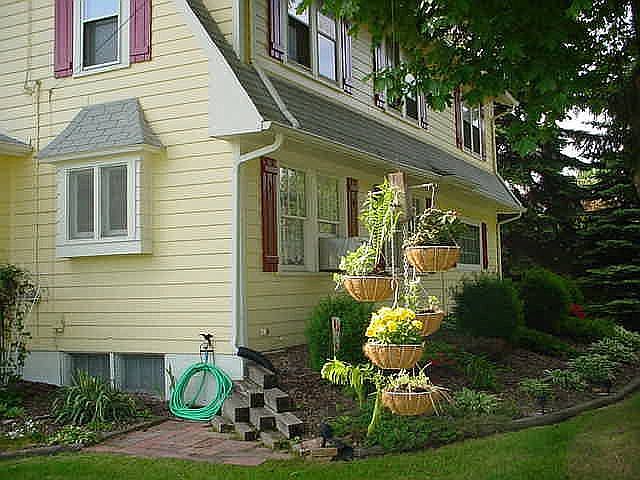 Front & South Corner