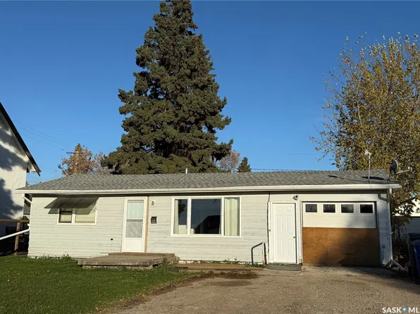 504 3rd Street W, Meadow Lake, SK S9X 1C9