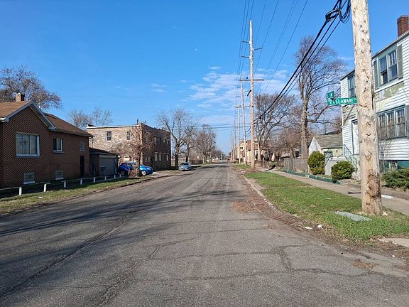 4th image of 1417 Delaware St