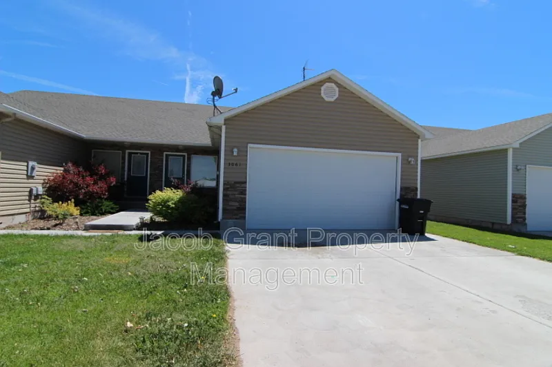 3 bed, 2.0 bath, 1250 sqft, $1,495 — Photo 2