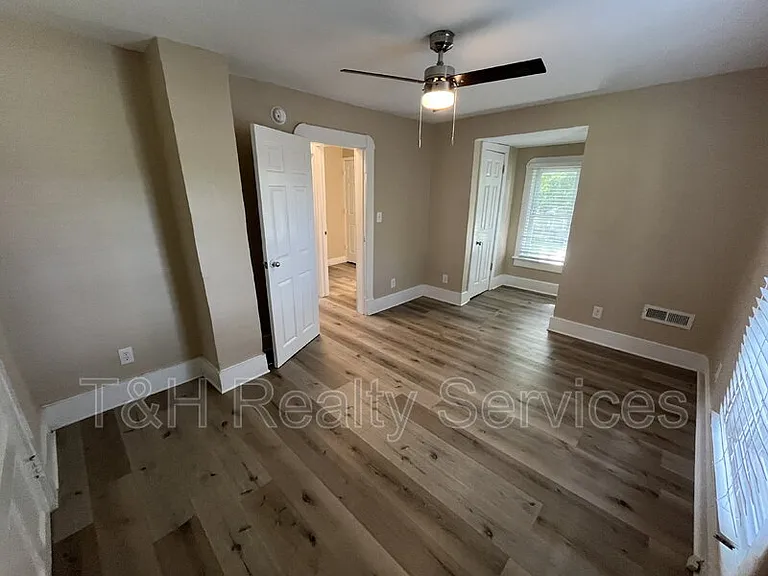 6155 Broadway St — Photo 16