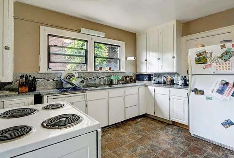 3 bed, 2.5 bath, 2965 sqft, $850 — Photo 3