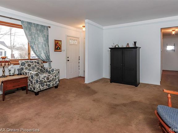 4th image of 31444 Alvin St