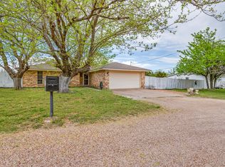 135 W Bear Creek Rd, Glenn Heights, TX 75154