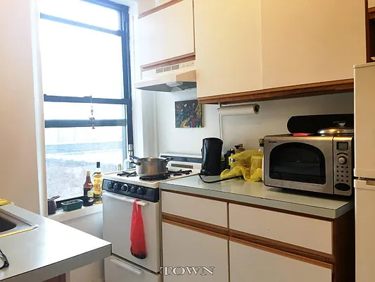 Rented by Town Residential | media 34