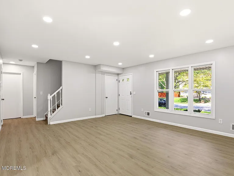 1006 Morris Ave — Photo 3