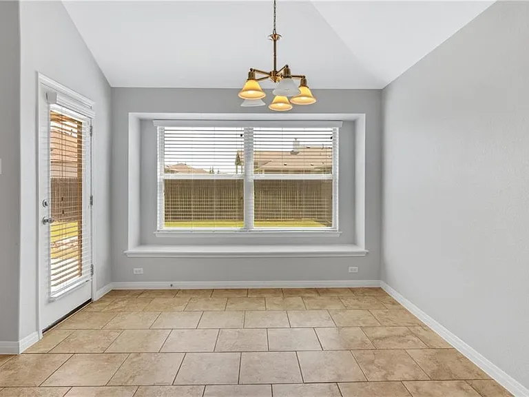 320 Lightcliff St — Photo 10