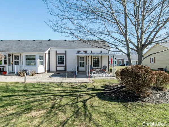 7805 Coachman Ln #61, Jenison, MI 49428