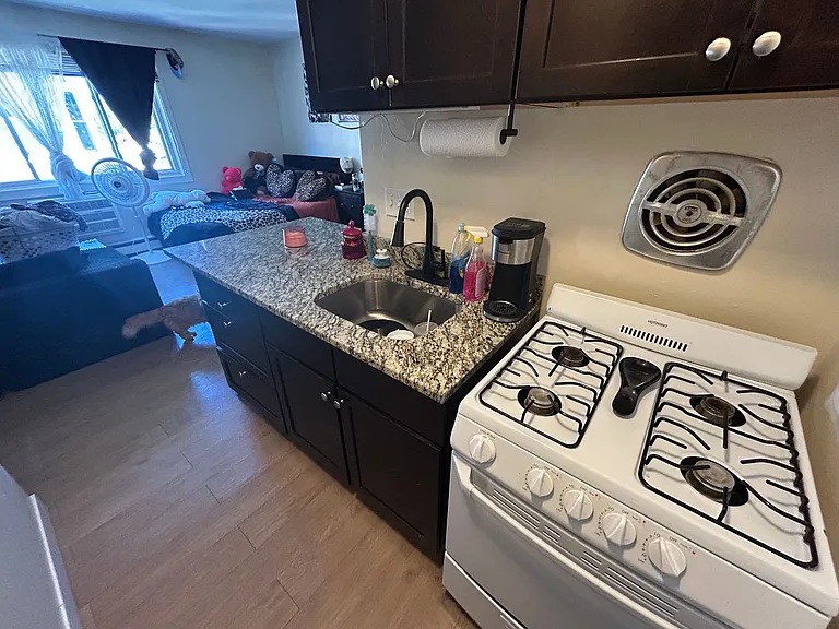 1535 N Van Buren St — Photo 26