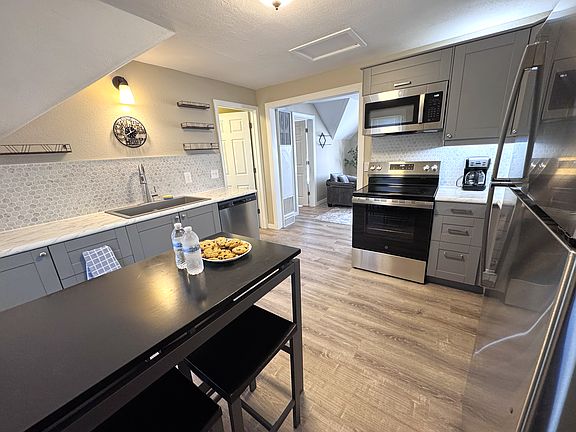 4th image of 2415 S 8th St #2415