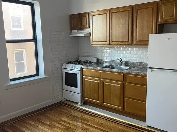 41-11 47th Avenue image 1 of 4