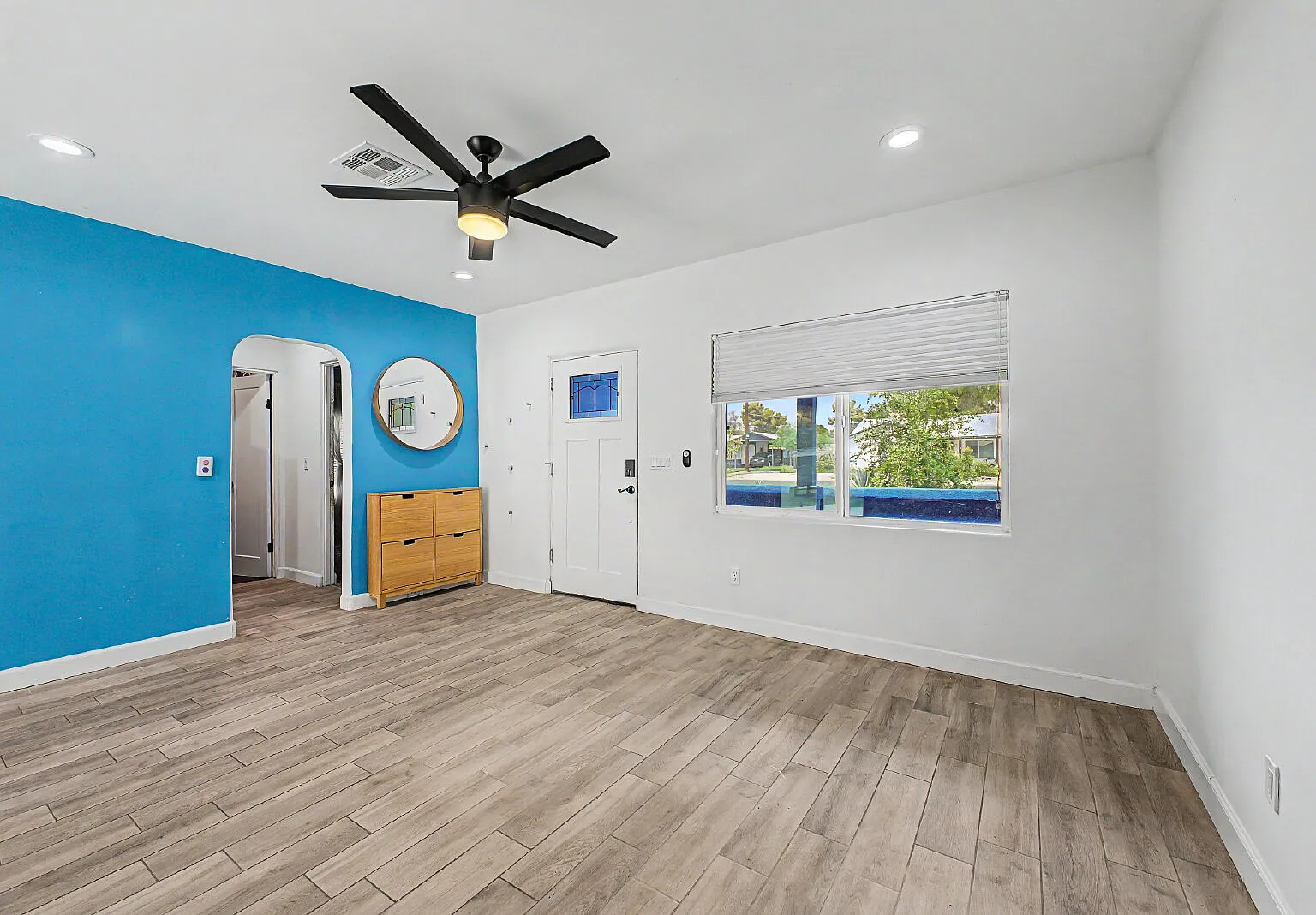 3 bed, 2.0 bath, 1200 sqft, $2,495 — Photo 4