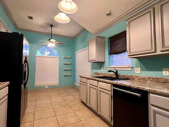 5th image of 943 Azalia Dr