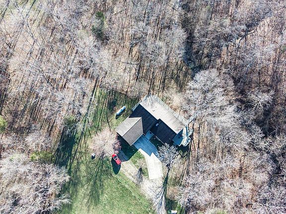 5th image of 2370 Columbia Rd