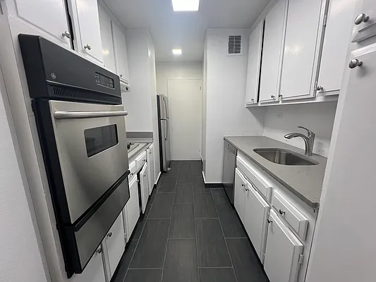 Rented by Manhattan Realty Group | media 3