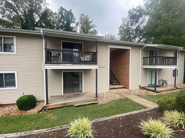 County Green Apartments — Photo 47