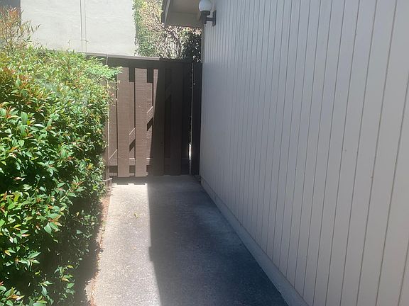 2nd image of 845 Bancroft Rd