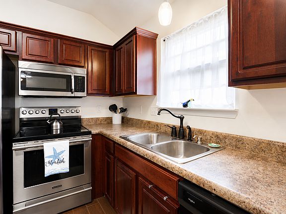 5th image of 1979 Crosscreek Cir