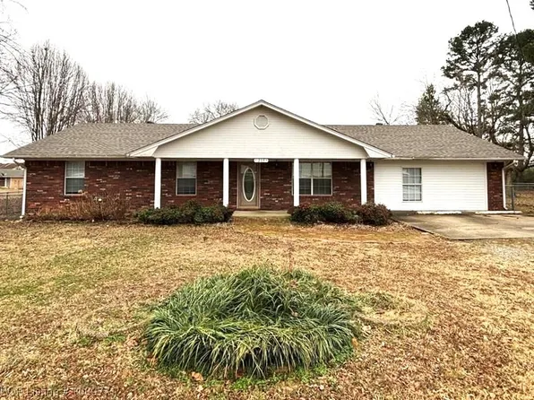 208 Logan St, Wister, OK 74966