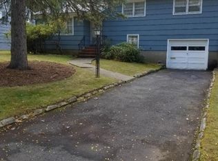 31 Daniel Dr, Cedar Grove, NJ 07009