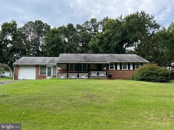 1659 Wall Dr, Pasadena, MD 21122