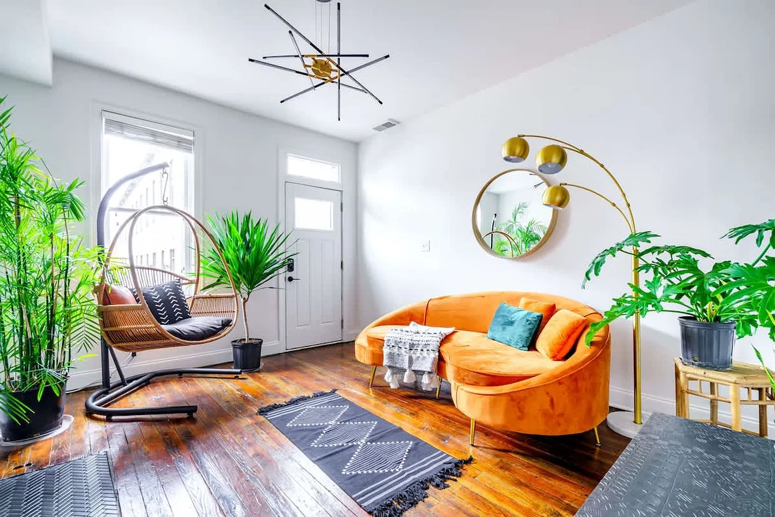 2 bed, 1.0 bath, 1496 sqft, $4,318 — Photo 1